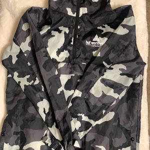 Mens Huff Camo Windbreaker...like new...front pocket...half zip with Hood!!